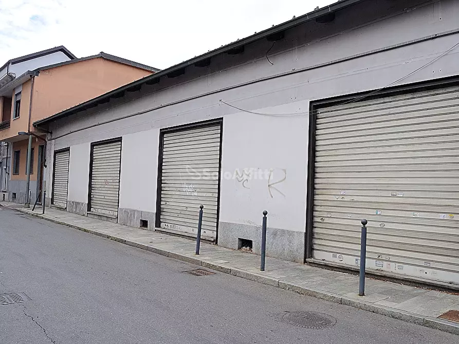 Immagine 1 di Locale commerciale in affitto  in Via G. Mazzini 11 a Settimo Torinese