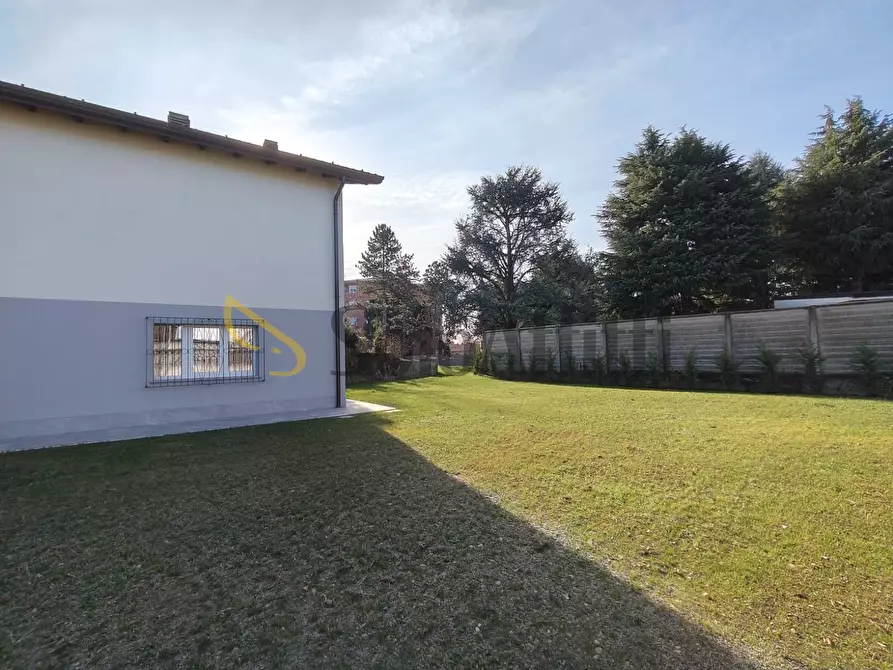 Immagine 41 di Villa in affitto  a Marnate