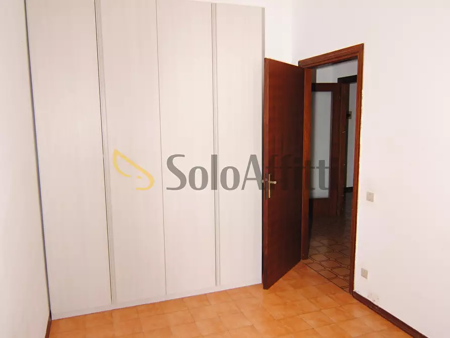 Immagine 15 di Pentalocale in affitto  a Livorno