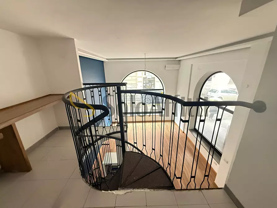 Immagine 11 di Locale commerciale in affitto  in via Colombo 24 a Caserta