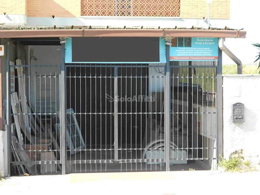 Immagine 3 di Locale commerciale in affitto  in Via della Scafa a Fiumicino