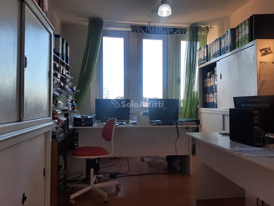 Immagine 7 di Ufficio in affitto  a Livorno