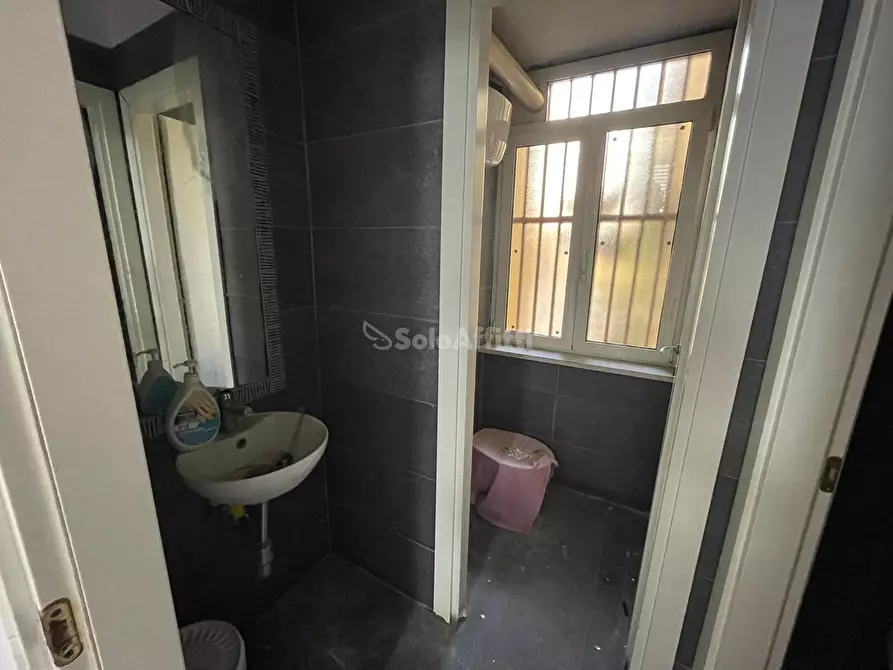 Immagine 11 di Locale commerciale in affitto  in Via Fulvio Renella a Caserta