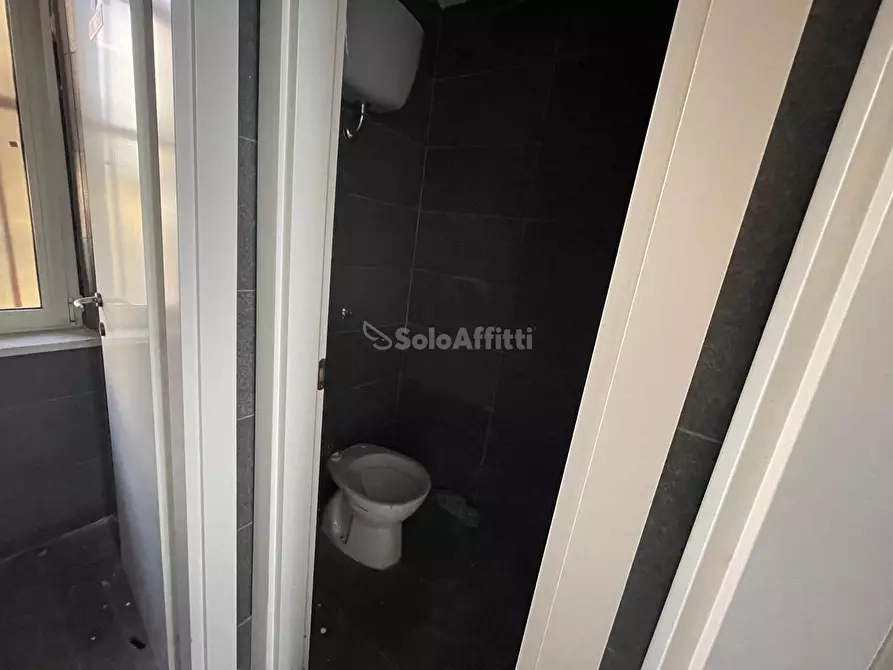 Immagine 13 di Locale commerciale in affitto  in Via Fulvio Renella a Caserta