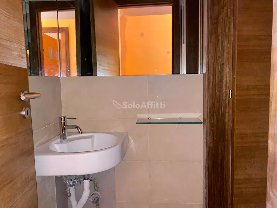 Immagine 7 di Locale commerciale in affitto  in Via Renato Iaselli 11 a Caserta