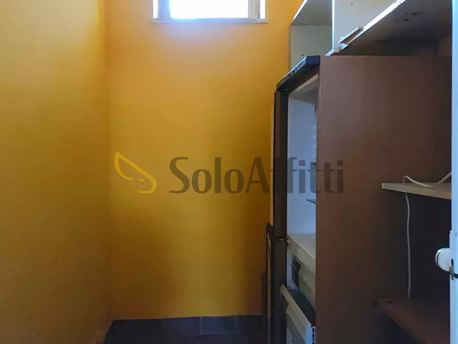 Immagine 15 di Locale commerciale in affitto  in Via Condino a Fiumicino