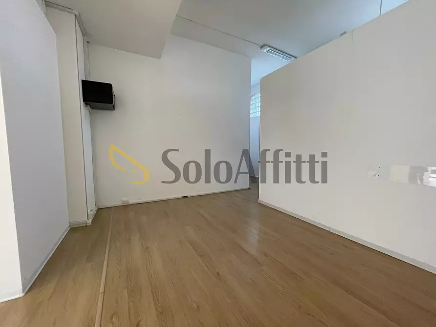 Immagine 8 di Locale commerciale in affitto  a Frosinone