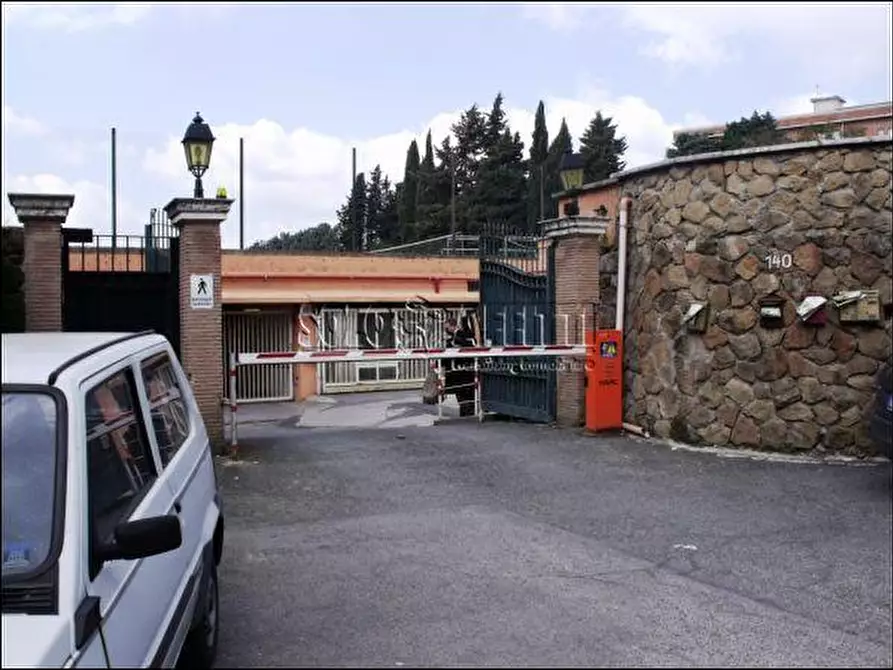 Immagine 7 di Garage in affitto  in via del Casaletto 140 a Roma