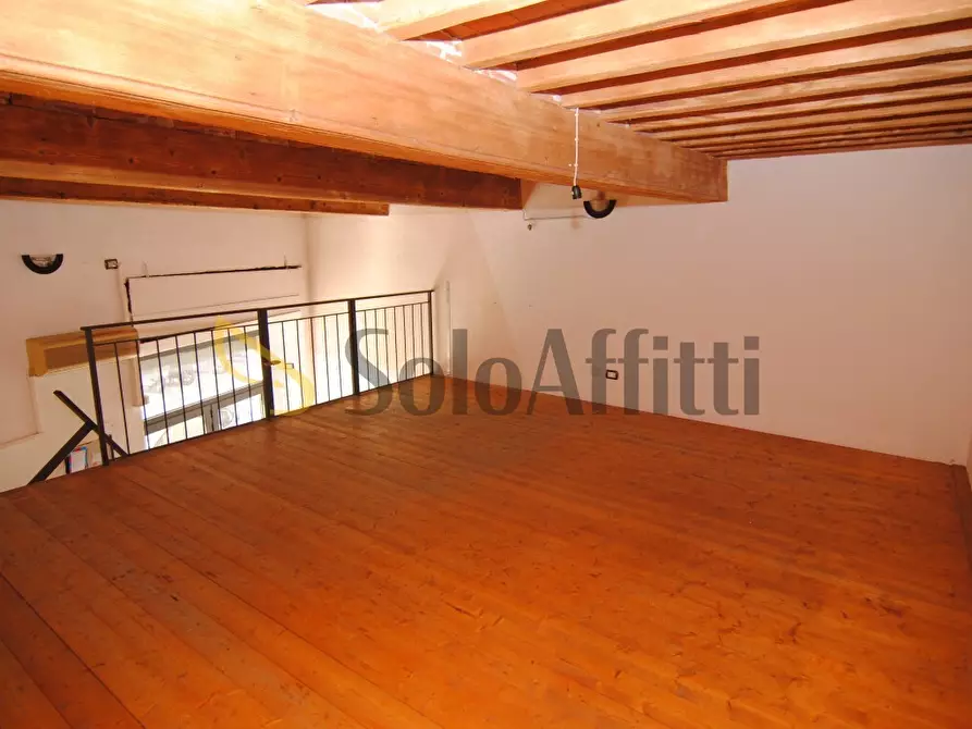 Immagine 6 di Locale commerciale in affitto  a Livorno