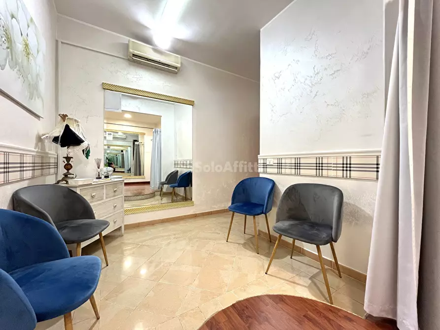 Immagine 2 di Locale commerciale in affitto  in Viale crotone 37q a Catanzaro