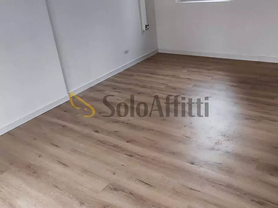 Immagine 10 di Locale commerciale in affitto  in Via Monte Santo 3 a Cinisello Balsamo