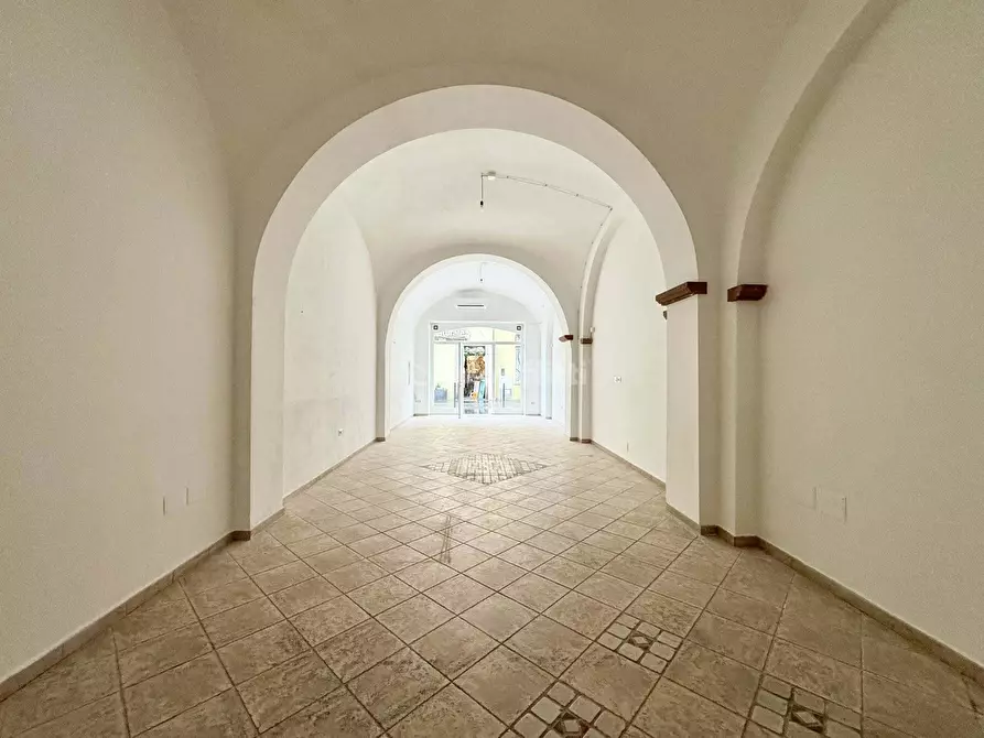 Immagine 1 di Attività commerciale in affitto  a Oristano