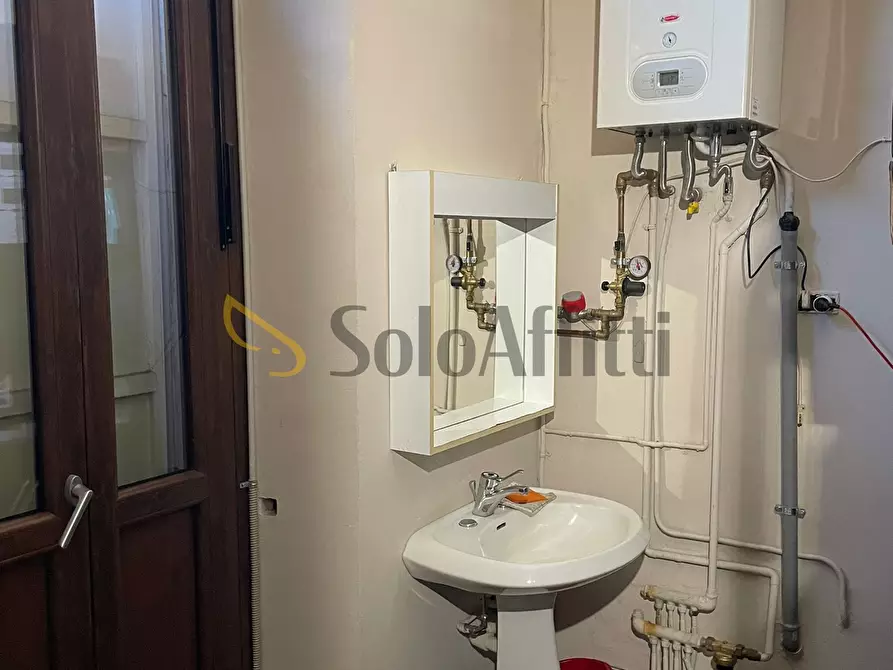 Immagine 12 di Locale commerciale in affitto  in Via Cesana a Torino