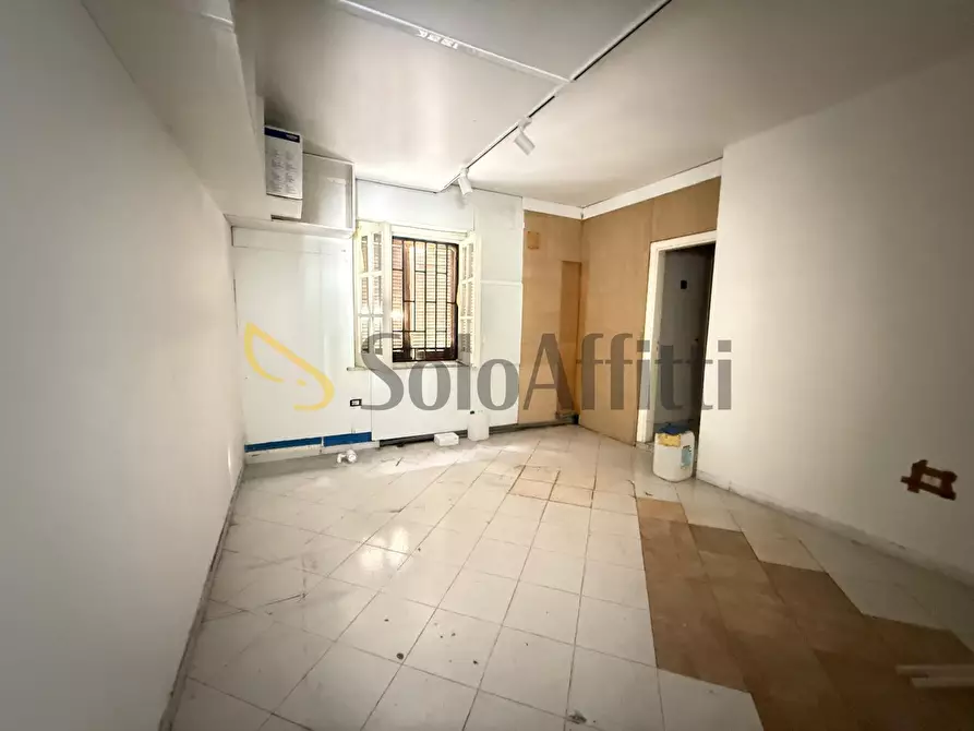 Immagine 12 di Locale commerciale in affitto  in Via John Fitzgerald Kennedy 28 a Caserta