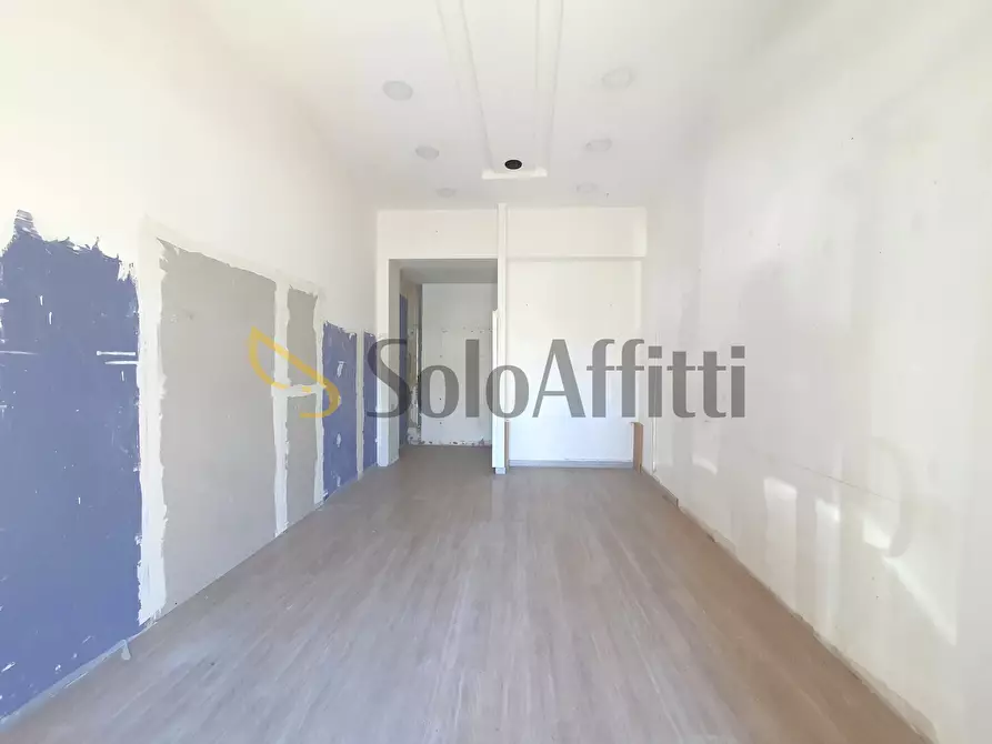 Immagine 2 di Locale commerciale in affitto  in Via Tommaso Gullì 9 a Catanzaro