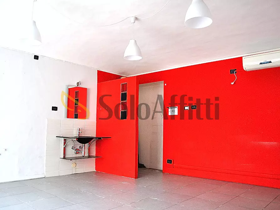 Immagine 1 di Locale commerciale in affitto  in VIA LEINI 13 a Settimo Torinese