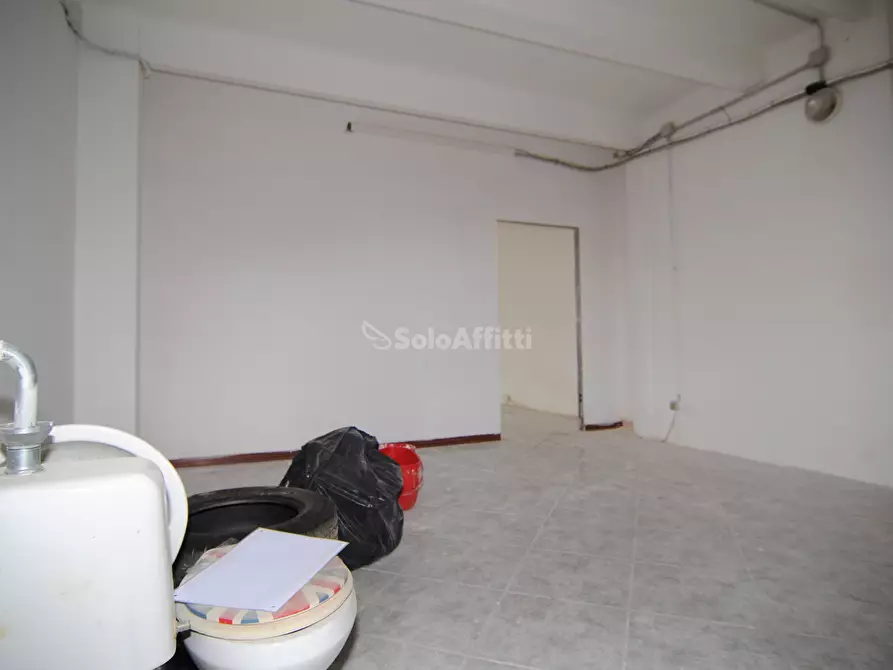 Immagine 6 di Locale commerciale in affitto  a Livorno