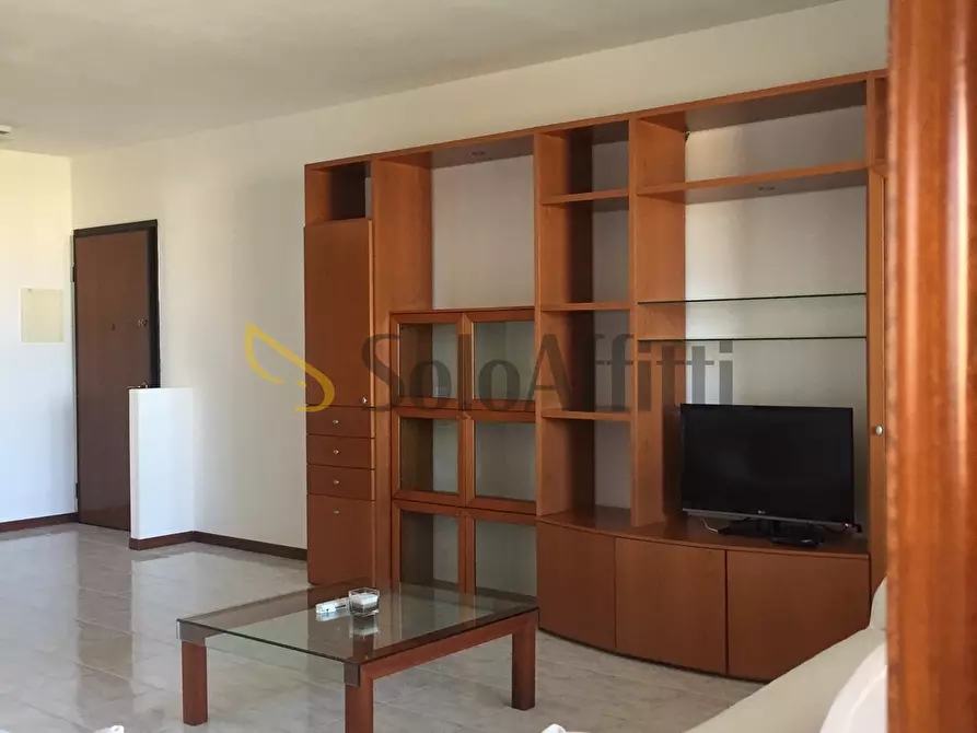 Immagine 1 di Trilocale in affitto  a Cagliari