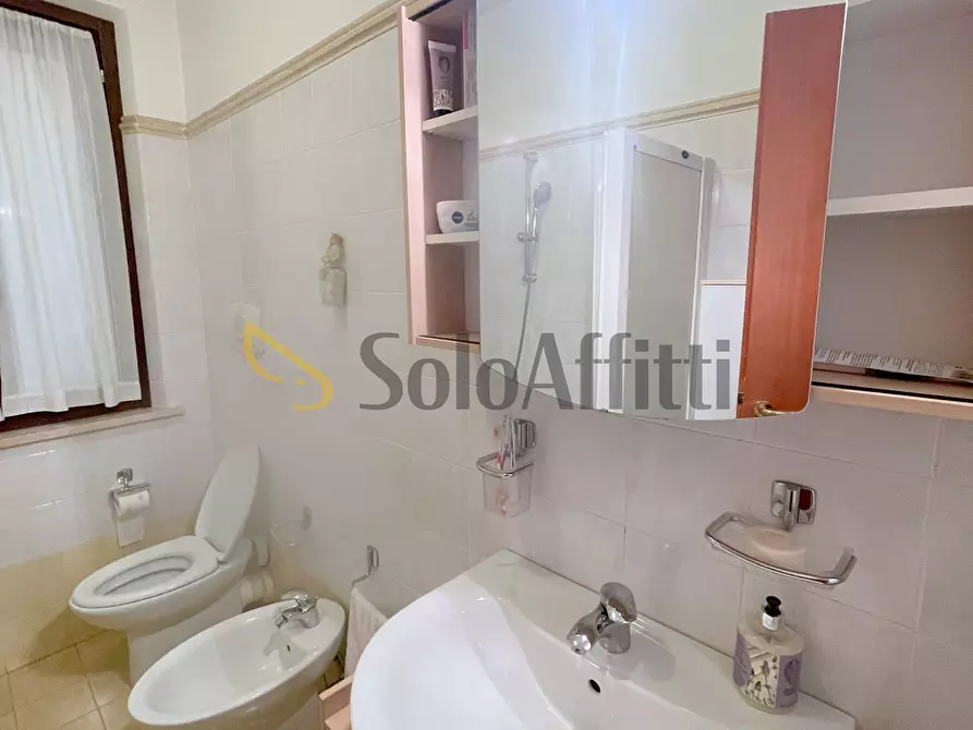 Immagine 11 di Bilocale in affitto  a Osimo