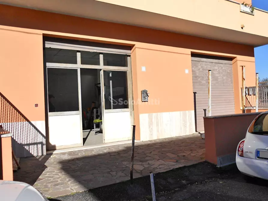 Immagine 1 di Locale commerciale in affitto  in Via Celestino Usuelli a Fiumicino