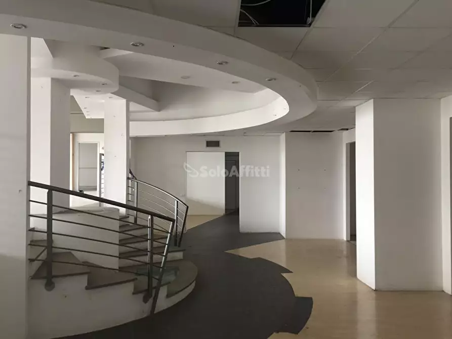 Immagine 4 di Locale commerciale in affitto  in Strada Cambiano 220 a Chieri