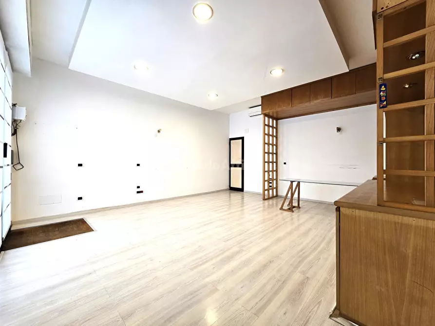 Immagine 5 di Locale commerciale in affitto  a Roma