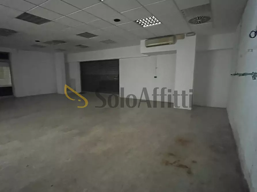 Immagine 11 di Locale commerciale in affitto  a Frosinone