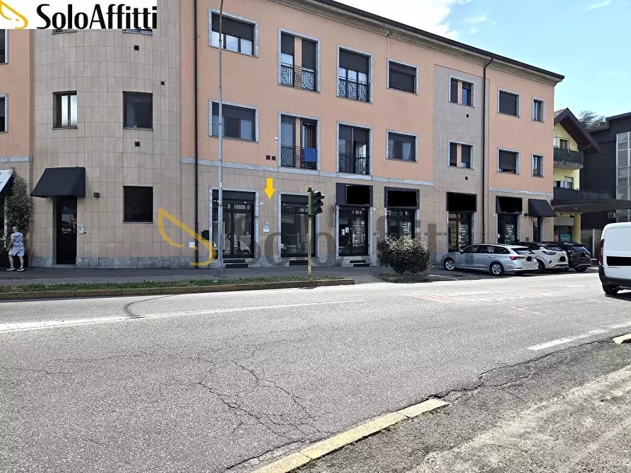 Immagine 10 di Locale commerciale in affitto  in Piazzale Colonnello Ubaldo Panceri 1 a Varedo