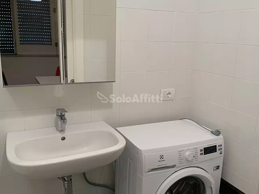 Immagine 14 di Bilocale in affitto  a Catania