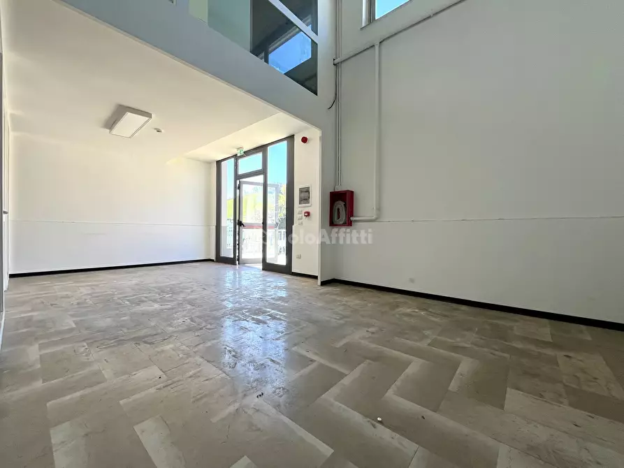 Immagine 3 di Locale commerciale in affitto  a Catanzaro