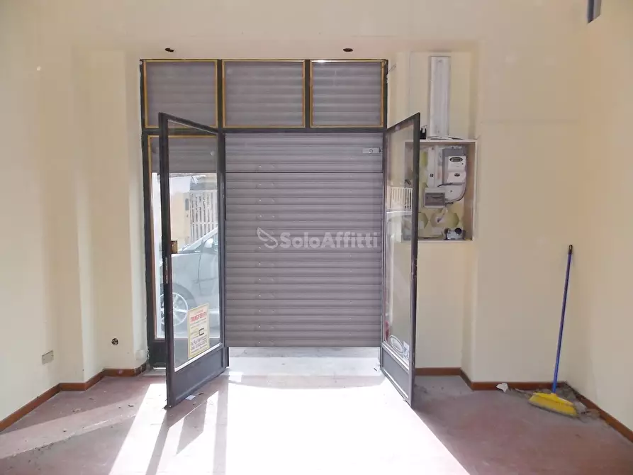 Immagine 3 di Locale commerciale in affitto  a Catanzaro