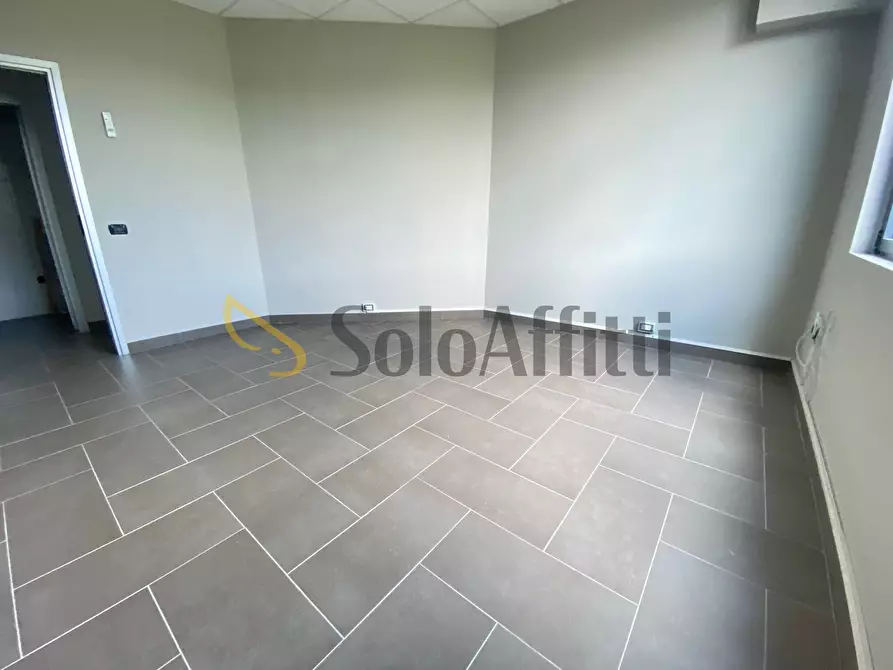 Immagine 8 di Ufficio in affitto  in Viale delle industrie a Caserta