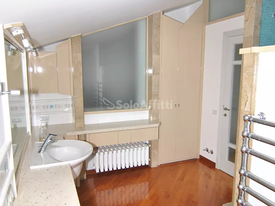 Immagine 26 di Appartamento in affitto  in Viale Italia 104 a Livorno