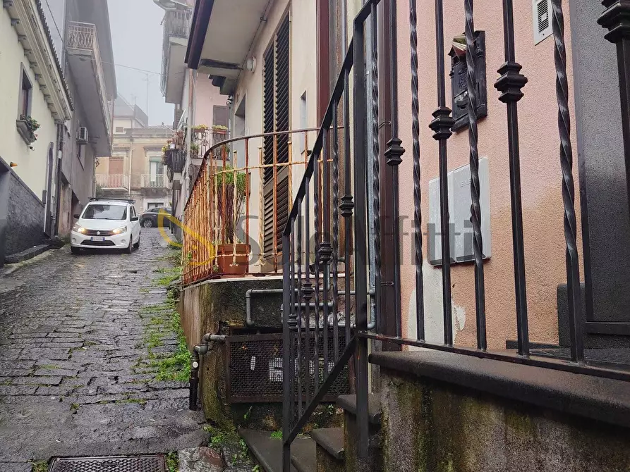 Immagine 13 di Bilocale in affitto  a Zafferana Etnea