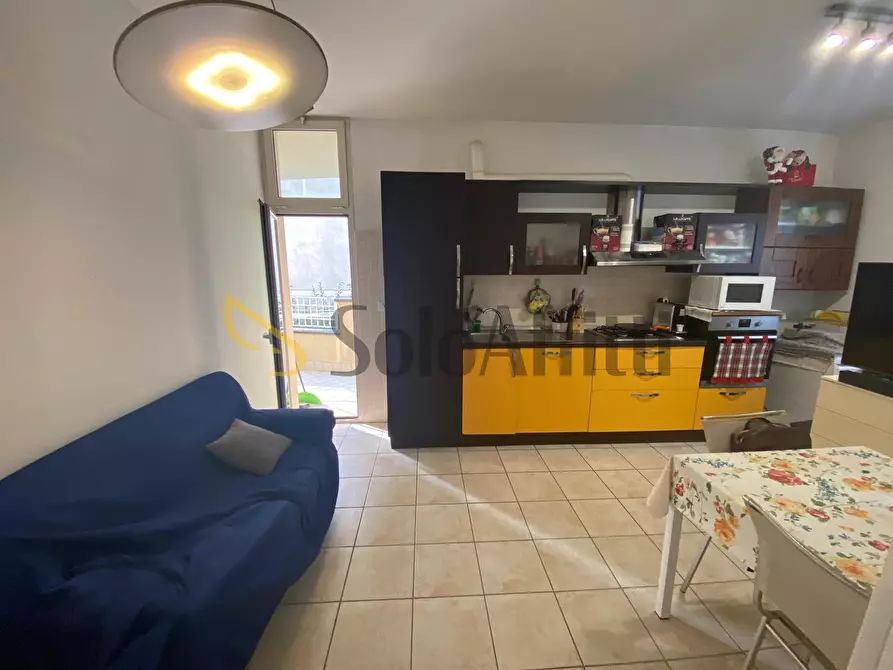 Immagine 1 di Bilocale in affitto  in Via Tavoleto 57 a San Clemente