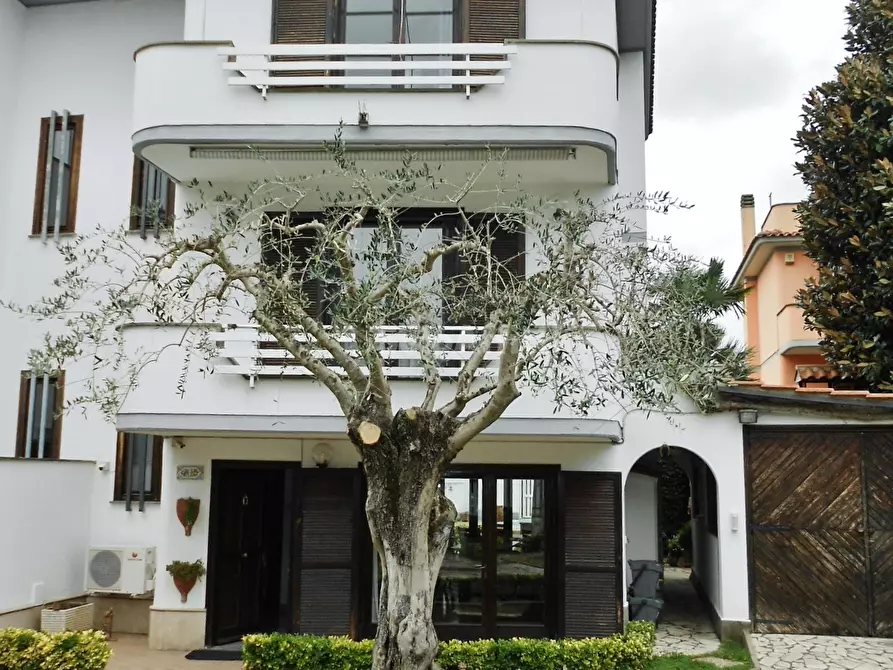 Immagine 3 di Villetta a schiera in affitto  in Via Fiorenzuola di Focara a Fiumicino