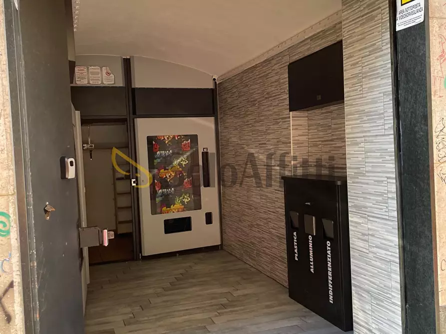 Immagine 14 di Locale commerciale in affitto  in Via Giulia di Barolo a Torino