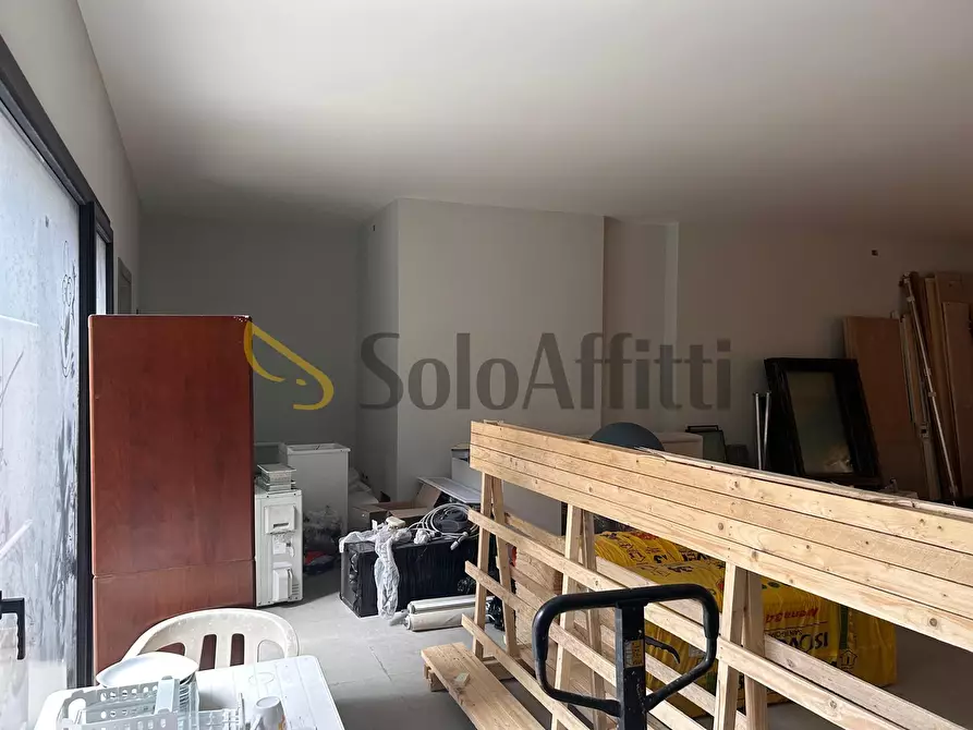 Immagine 11 di Locale commerciale in affitto  a Cagliari