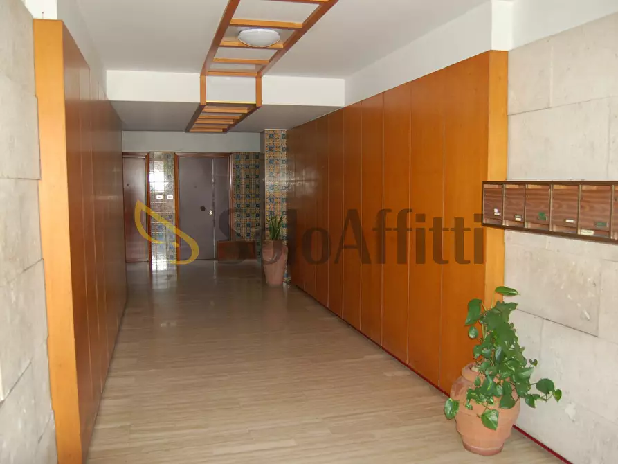 Immagine 3 di Trilocale in affitto  in Via dei Boccamazzi 24 a Roma