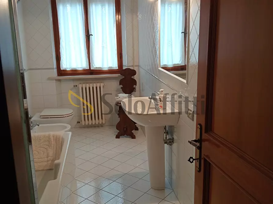 Immagine 10 di Trilocale in affitto  a Falconara Marittima
