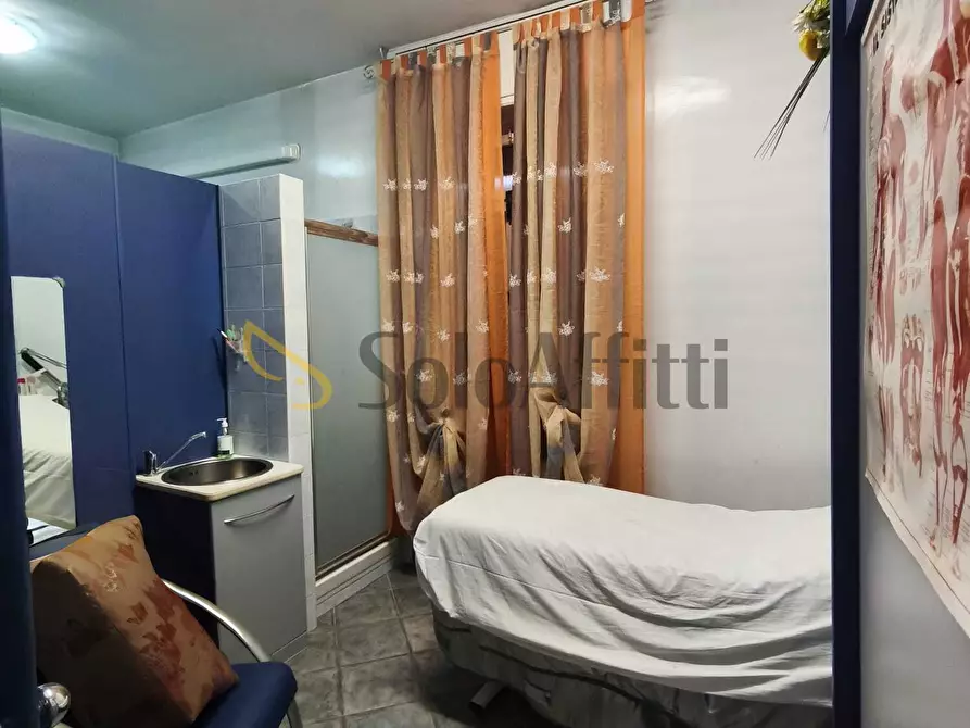 Immagine 8 di Locale commerciale in affitto  in Via Pietro Francesco Guala 112/A a Torino