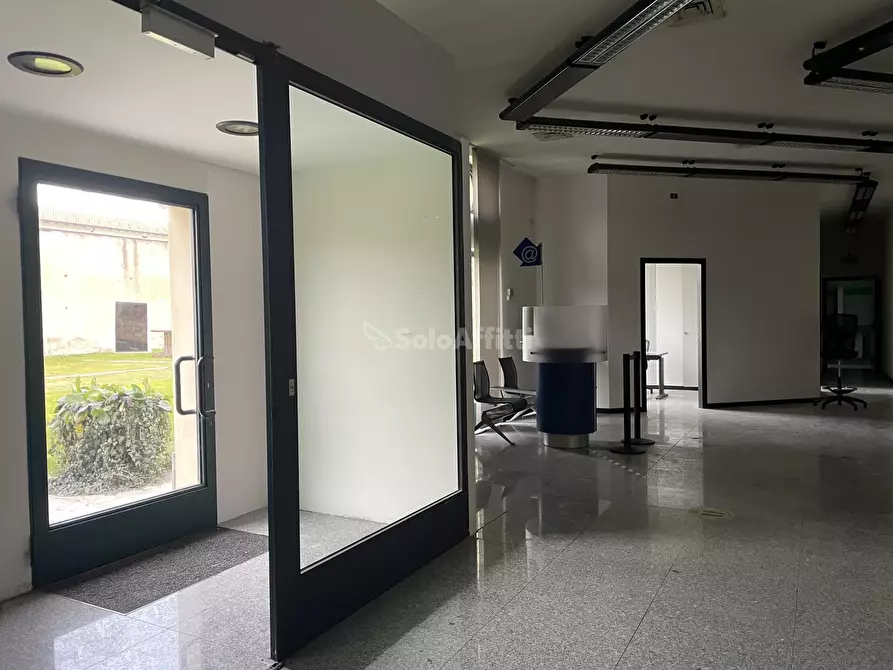 Immagine 29 di Locale commerciale in affitto  in Piazza Baracca 18 a Buscate