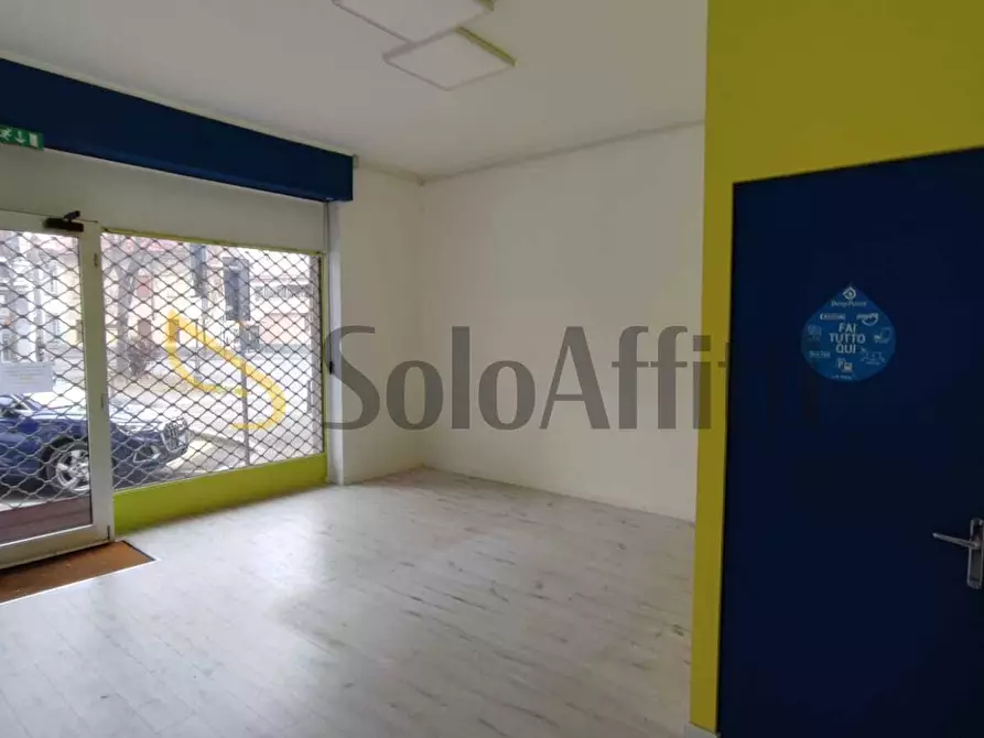 Immagine 20 di Locale commerciale in affitto  in Piazzale Caduti Saronnesi 8 a Saronno
