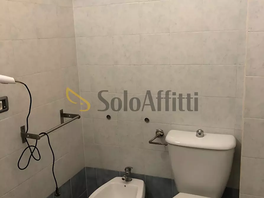 Immagine 14 di Bilocale in affitto  a Catania