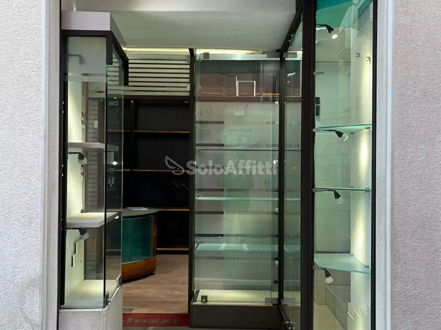 Immagine 5 di Locale commerciale in affitto  in Via Pretoria a Potenza