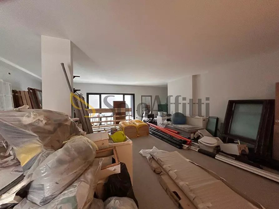 Immagine 9 di Locale commerciale in affitto  a Cagliari