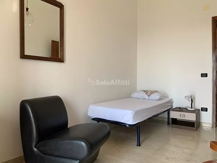 Immagine 10 di Stanza singola in affitto  a Catanzaro