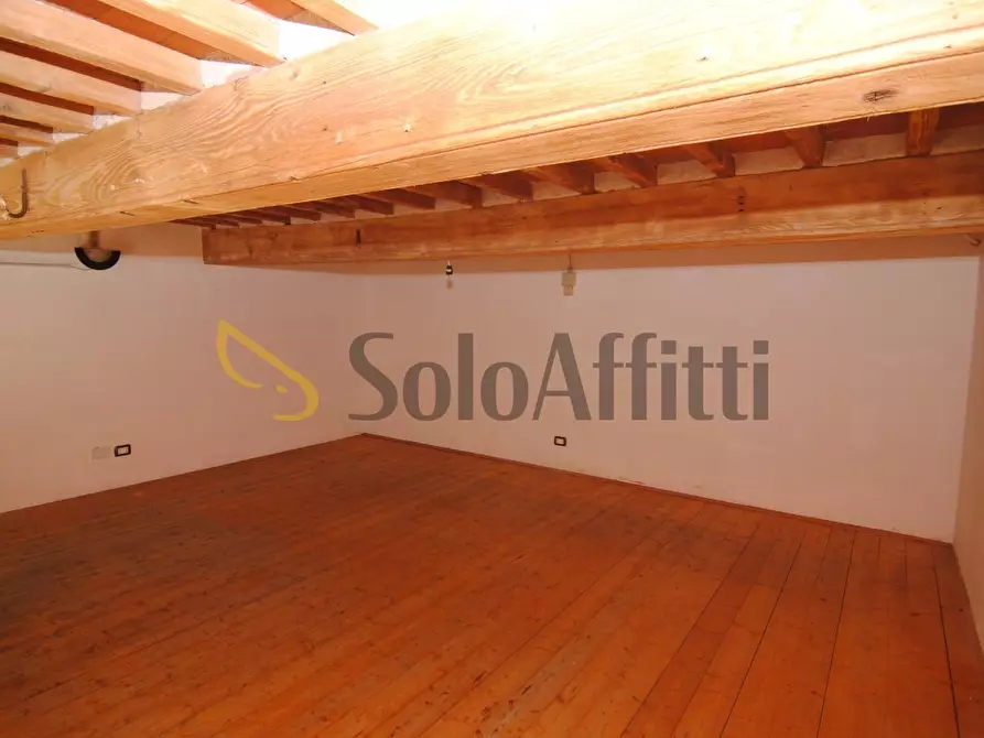 Immagine 10 di Locale commerciale in affitto  a Livorno