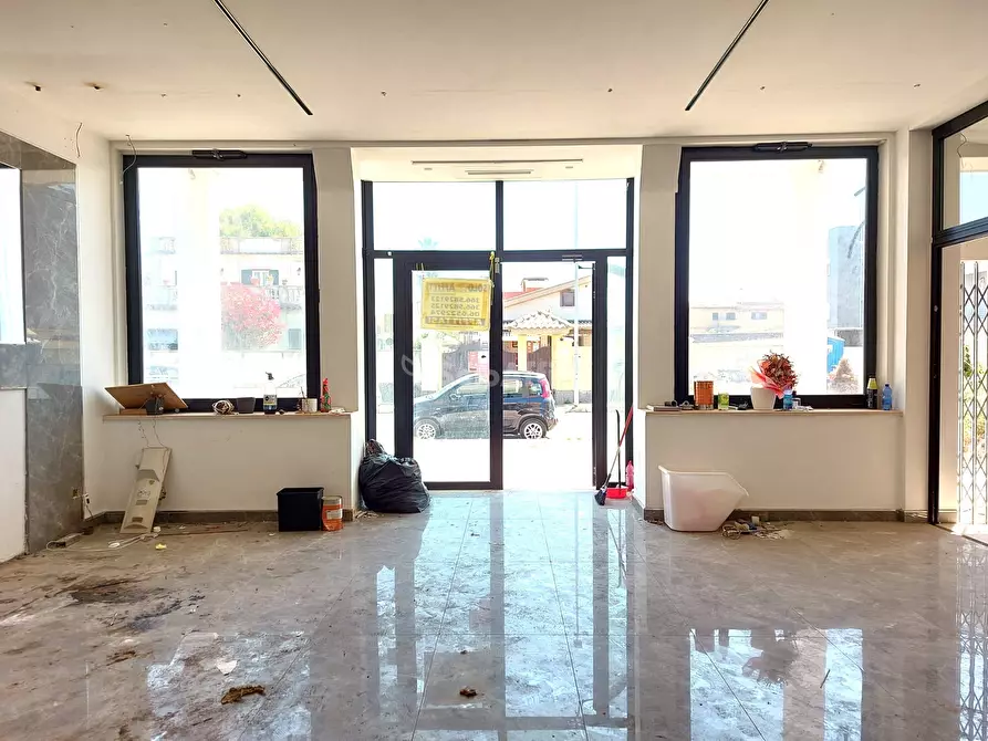 Immagine 7 di Locale commerciale in affitto  in Viale della Pesca a Fiumicino