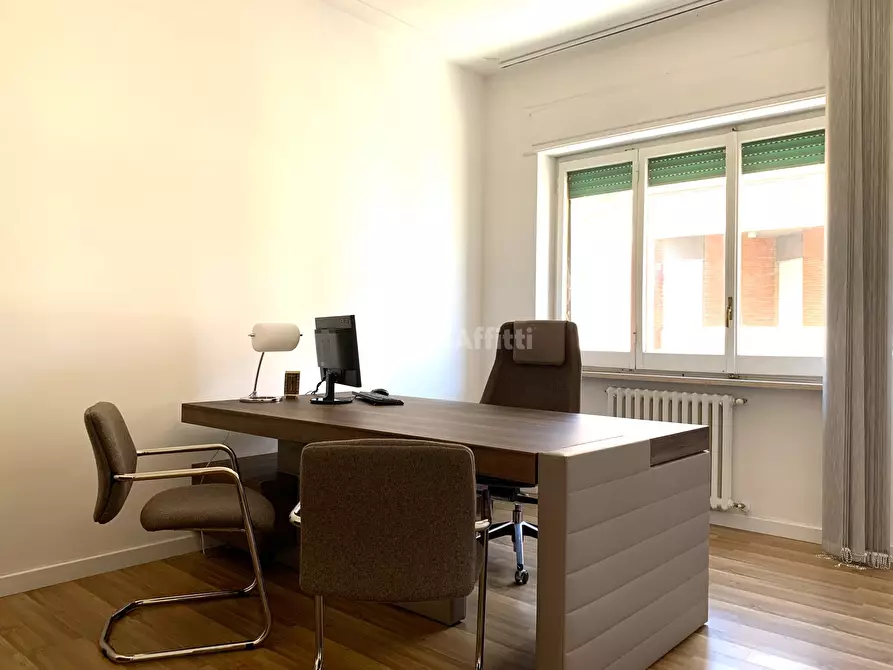 Immagine 6 di Ufficio in affitto  a Catanzaro